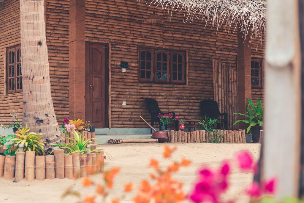 Surfpoint Sri Lanka Kite Village Kalpitiya Bagian luar foto